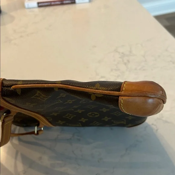 Good Condition 💯 Authentic Louis Vuitton Classic Brown Monogram Shoulder Bag - Picture 4 of 16